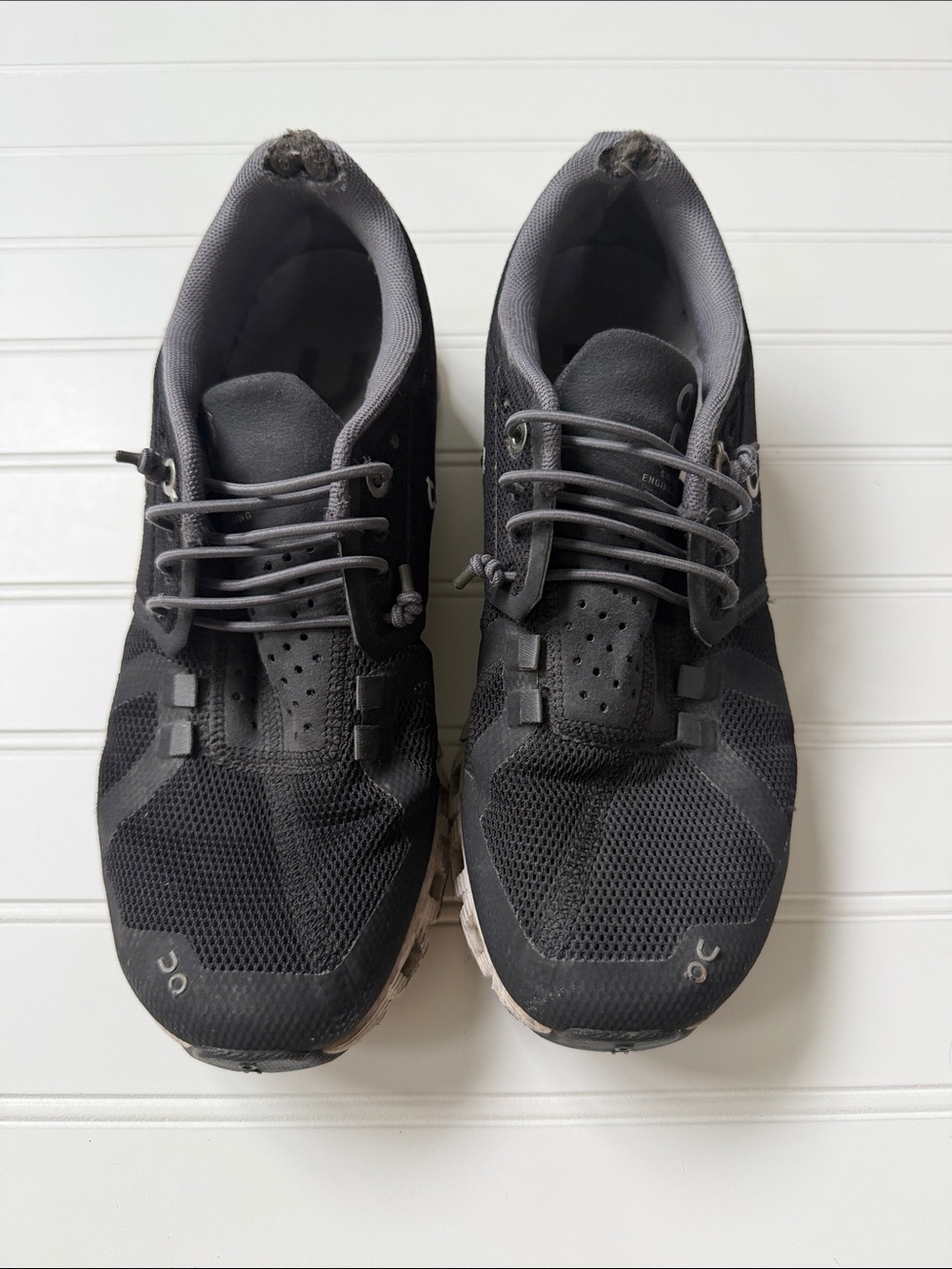 On Cloud Women's Black Athletic Running Shoes - Picture 1 of 5